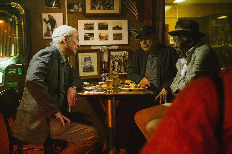"W starym, dobrym stylu" w reżyserii Zacha Braffa w kinach od 30 czerwca. W rolach głównych m.in. Morgan Freeman, Michael Caine, Alan Arkin.