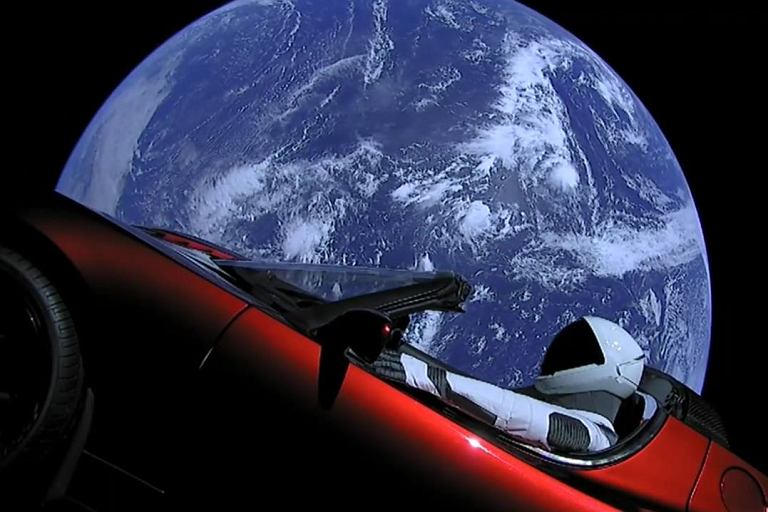 Zdjęcia Musk wysłał w kosmos samochód i... przestrzelił