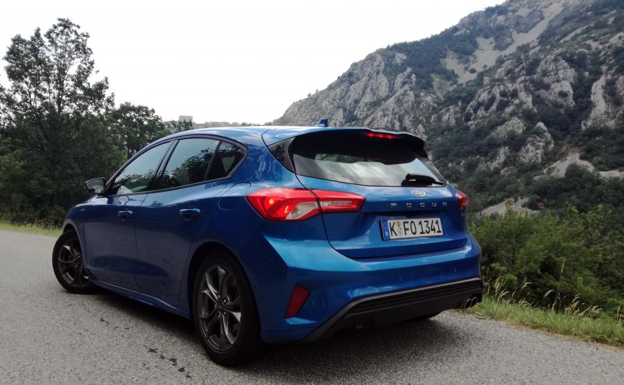 Nowy Ford Focus prowadzi się bardzo dobrze i jednocześnie zapewnia naprawdę wysoki komfort