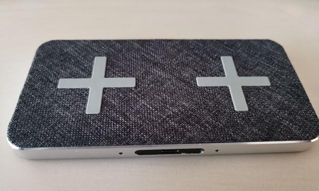 Wydajny, lecz ciężki powerbank oraz podstawka do bezprzewodowego ładowania. Nowe produkty Xtorm