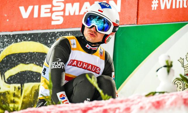 PŚ w skokach: Stoch odpalił petardę. Polak liderem po pierwszej serii w Lahti