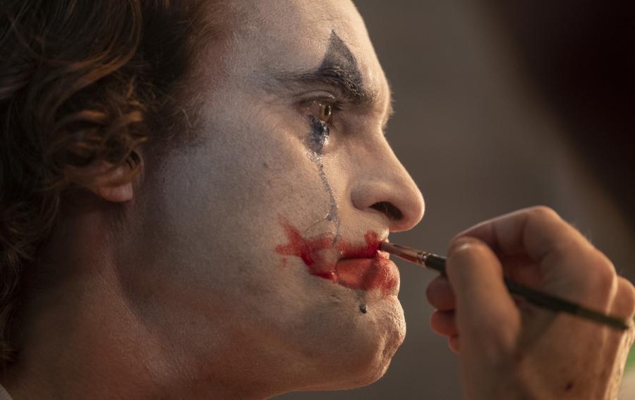 "Joker" w kinach od 4 października. © 2019 Warner Bros. Entertainment Inc