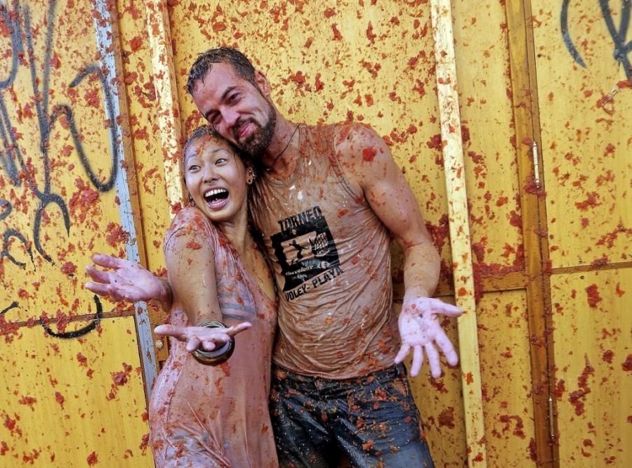 Tomatina. Doroczna wielka bitwa na pomidory w Bunol w Hiszpanii