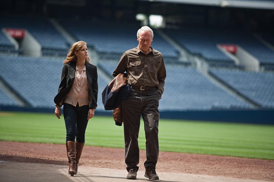 Amy Adams i Clint Eastwood w filmie "Dopóki piłka w grze"