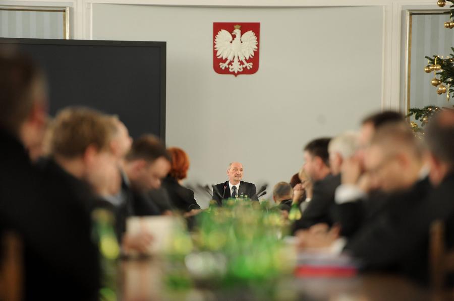 Posiedzenie paramenteranego zespołu Antoniego Macierewicza