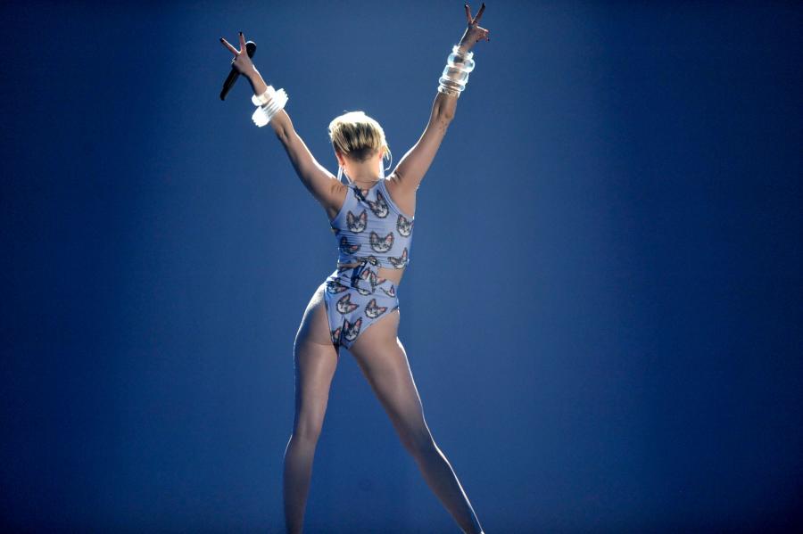 Miley Cyrus na gali American Music Awards – 24 listopada 2013