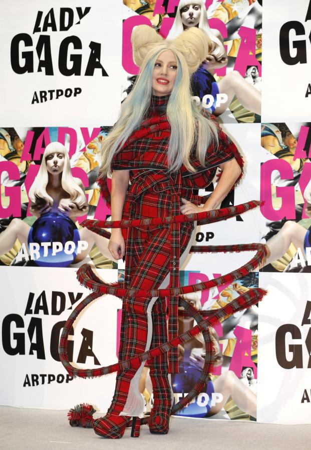 Lady GaGa w czasie promocji albumu "ARTPOP" w Tokio – 1 grudnia 2013