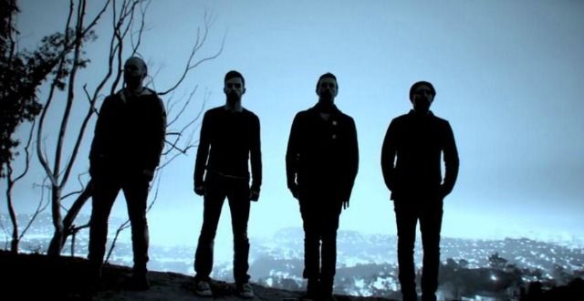Coldplay w klipie do piosenki "Midnight"
