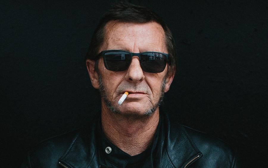 Phil Rudd przyznaje się do winy