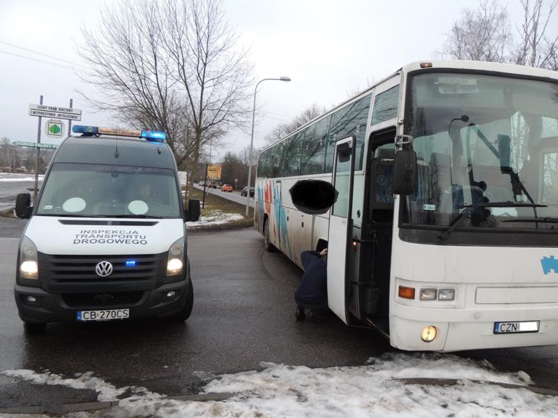 Bez hamulców i w kłębach dymu - tak podróżowały dzieci w Bydgoszczy