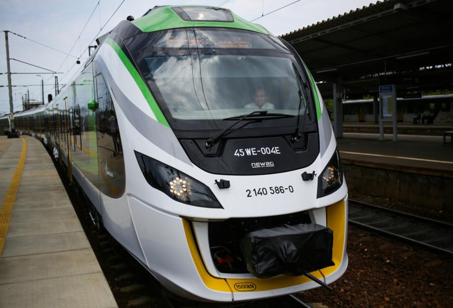 Prezentacja pociągu. Uroczyste przekazanie pierwszych elektrycznych zespołów trakcyjnych serii 45 WE Impuls