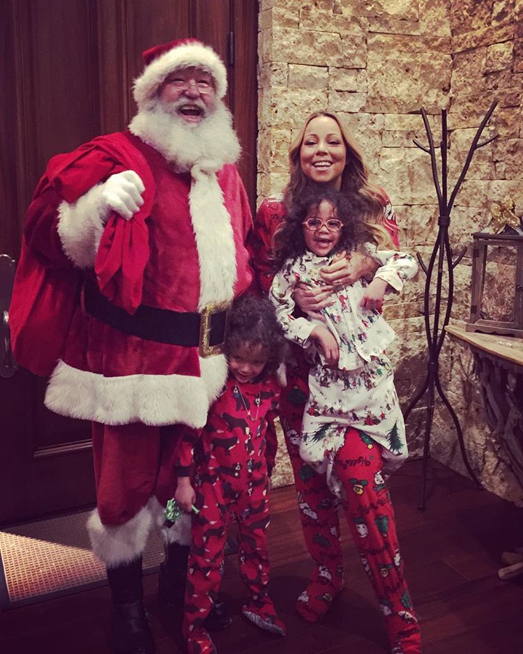 Mariah Carey z dziećmi i Mikołajem